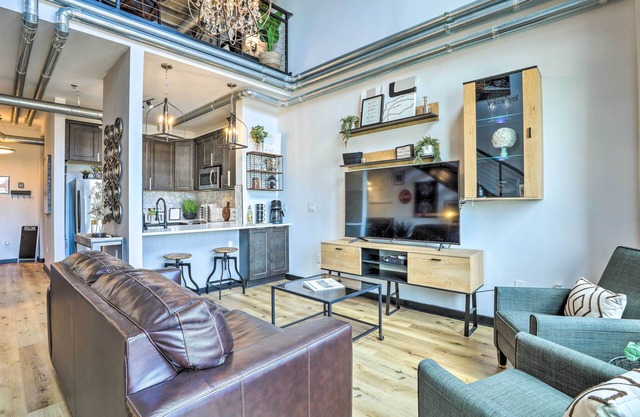 Central Atlantic Station Loft in Walkable Location