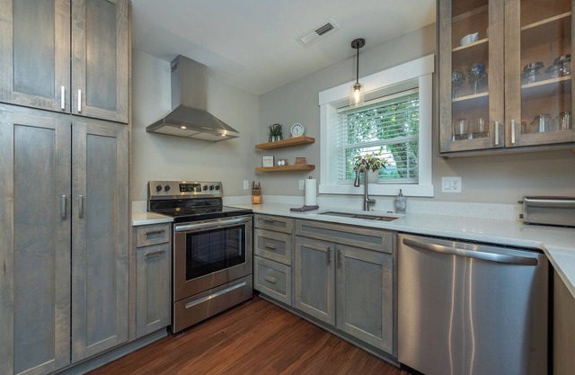 Central between Burnsville & Asheville, creek front w/ firepit and 2 porches!