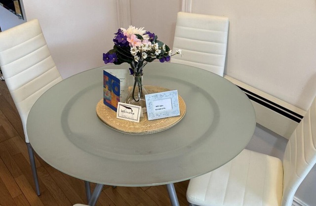 Central Canal 1 Bdrm w/private entrance, parking, deck. Beautiful area
