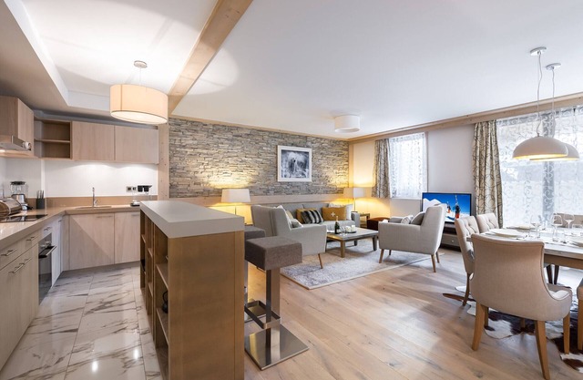 Central Courchevel Apt: 2BR, Fitness, Near Slopes & Shops