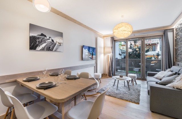 Central Courchevel Apartment Near Slopes, Shops & Fitness Room