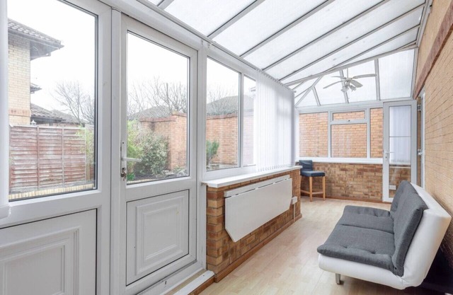 Central Detached House with Parking, SkyTV & Wi-Fi
