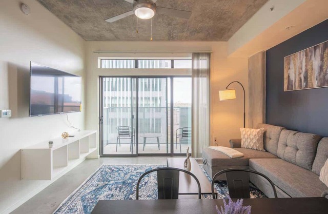 Central Downtown PHX | Pool, Gym, Parking, Balcony
