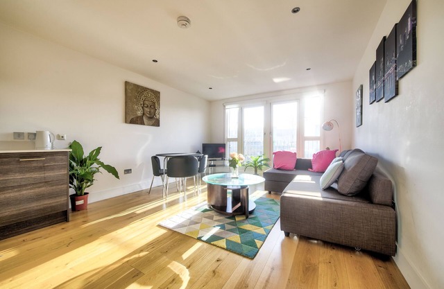 ✔Central Location ✔Bus Stop ✔Free Parking ✔WiFi