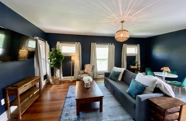 Central location! Historic neighborhood. Easy walk to shops and restaurants