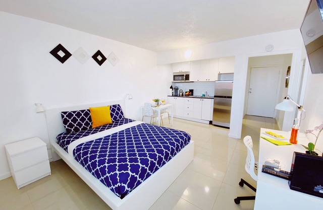 Central Miami Studio w/Parking - Coconut Grove
