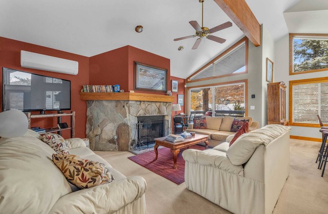 Central Park City Getaway with Private Hot Tub
