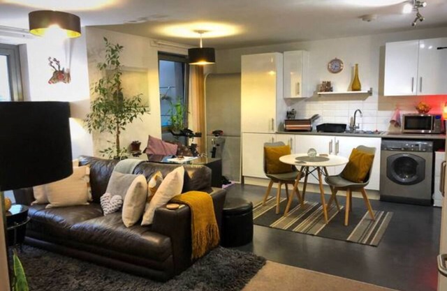 Central Parkside Penthouse | Panoramic Terrace & London Skyline Views