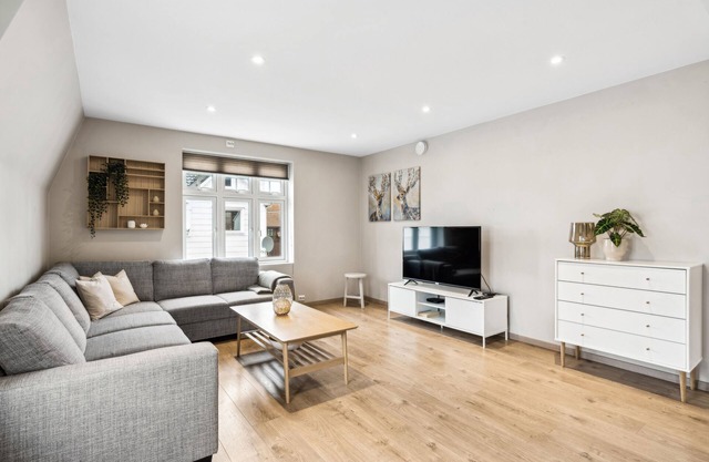 Central Penthouse 3-bedroom apartment with dedicated office setup