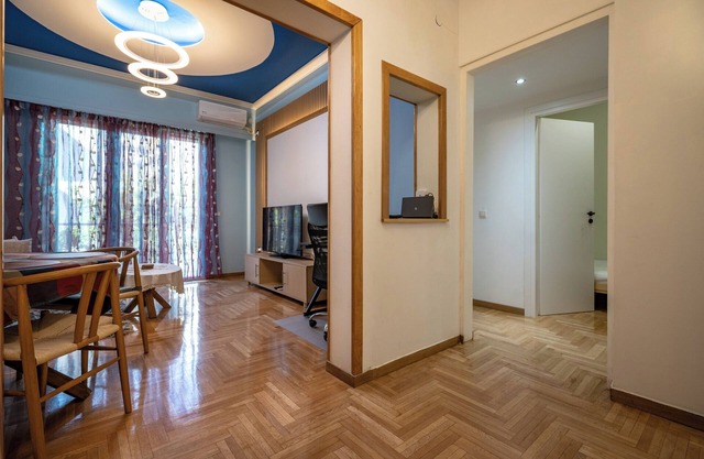 Central Spot 2-Bedroom Apt by ΜΡS
