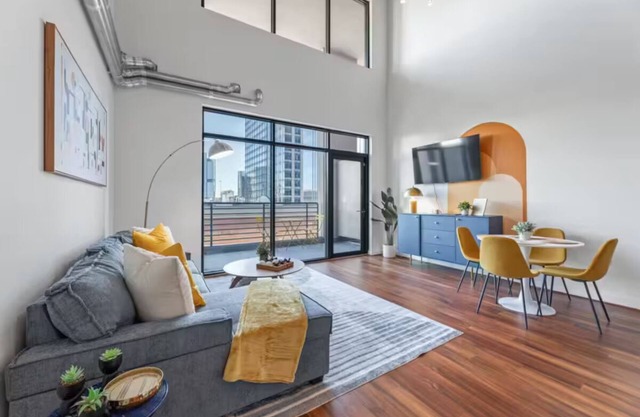 Central & Stylish Loft - 2Bed/2Bath - Atlantic Station 4th Floor - near GA Tech
