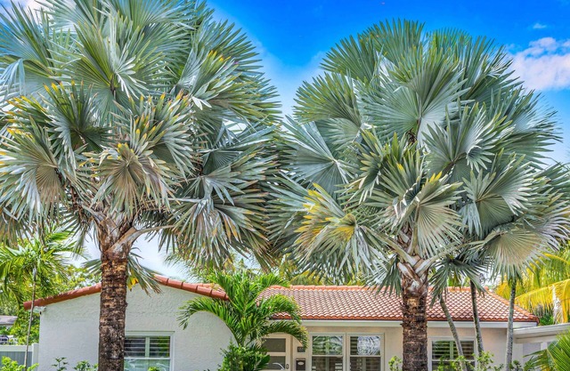 Centrally located | Heated Pool | Riverside View & Access | Citrus Key | H0MES