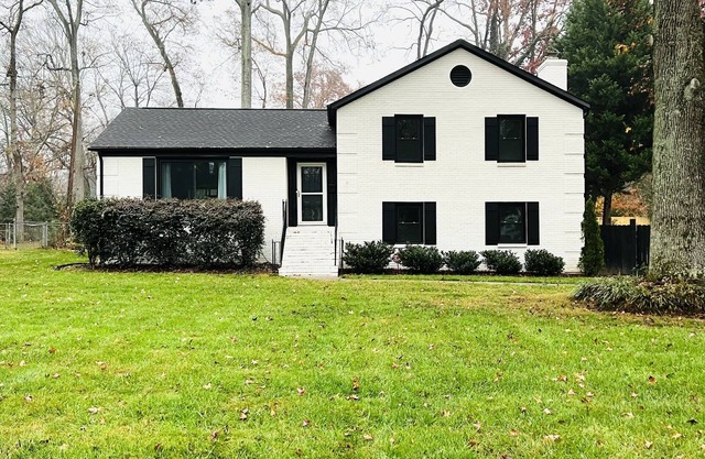 Centrally located Charlotte home w/hot tub.