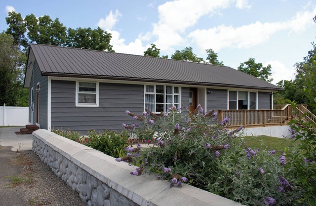 Centrally Located Cottage Near Watkins Glen - FALLFEST
