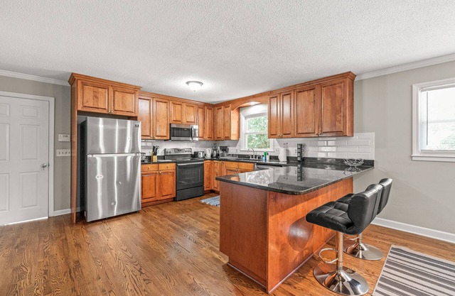 Centrally Located Ranch - 15mins to Airport & Uptown