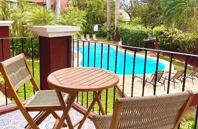Centrally located & spacious 2 bedroom apt - 3-minute walk to the beach!