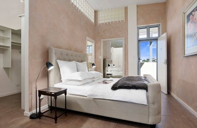 Centre of Village, Spacious Apartment, Opp Beach