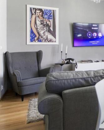 CENTRUM Apartment OLD TOWN Warsaw STARE MIASTO Historyczna kamienica umiejscowiona w zabytkowej części Warszawy Obok parku multimedialnego i barbakanu PARKING 24h Śniadanie opcjonaln Breakfast optional Check in from 14 pm PARTER ground floor