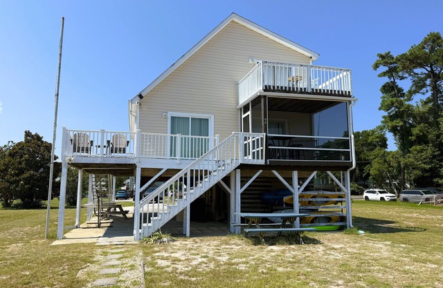 CH219- 3 Bedroom Canal front Home with Private Dock and Kayaks!