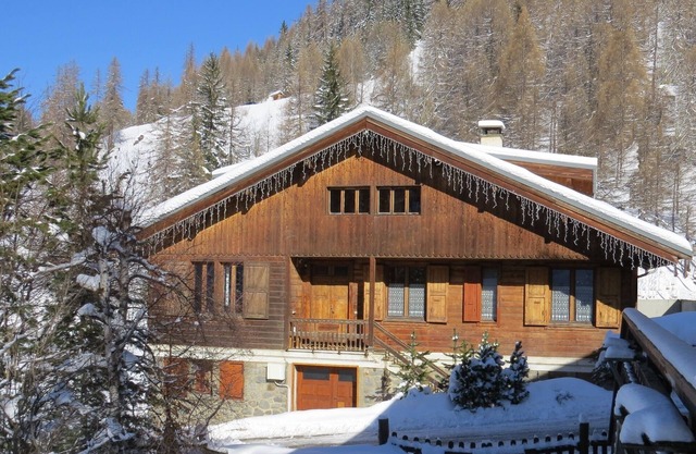 Chalet 290m2, 15 pers/8chambres, Pistes/Télésiège à 100m,* Tout confort