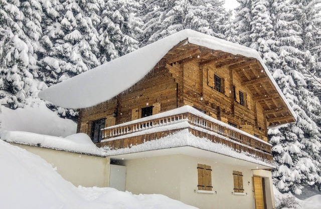 CHALET 3 * RENOVATED WITH SPA BEAUTIFUL VIEW MOUNTAINS 10 MN AT FOOT OF THE TRACKS