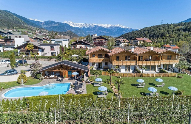 Chalet '5 55m²' with Mountain View, Shared Pool and Wi-Fi
