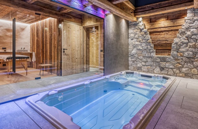 Chalet "Akchalet Akon" with Mountain View, Heated Indoor Pool & Wi-Fi