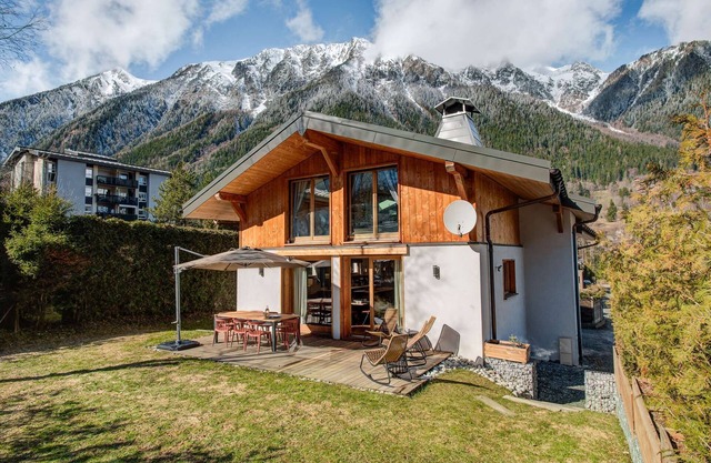 Chalet Arve- Central Chamonix - Sleeps 10 - Alpes Travel