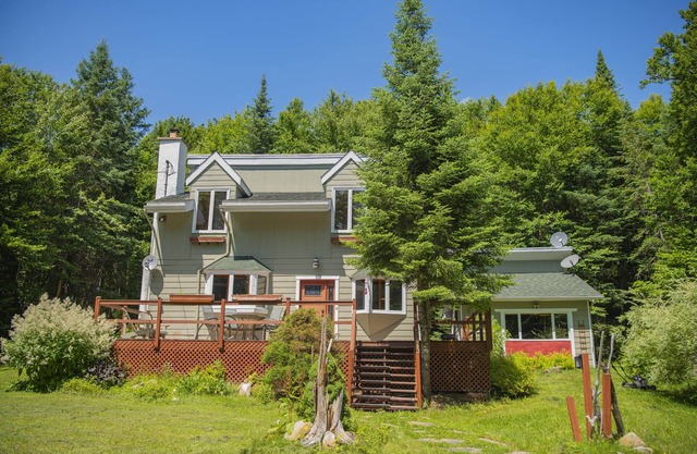 Chalet au Lac-Quenouille à louer/Cottage at Quenouille Lake