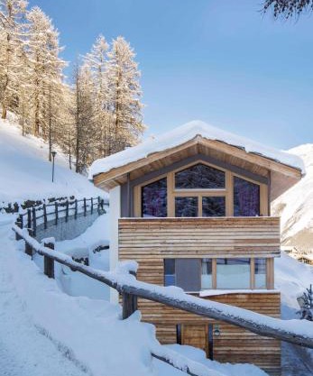 Chalet Black Pearl
