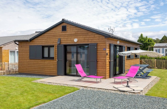 Chalet 'Bois À 2kms De La Plage' with Private Terrace and Private Garden