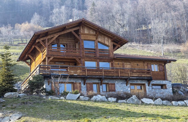 Chalet 'Chalet Face Au Mont-blanc' with Mountain View, Wi-Fi and Air Conditioning
