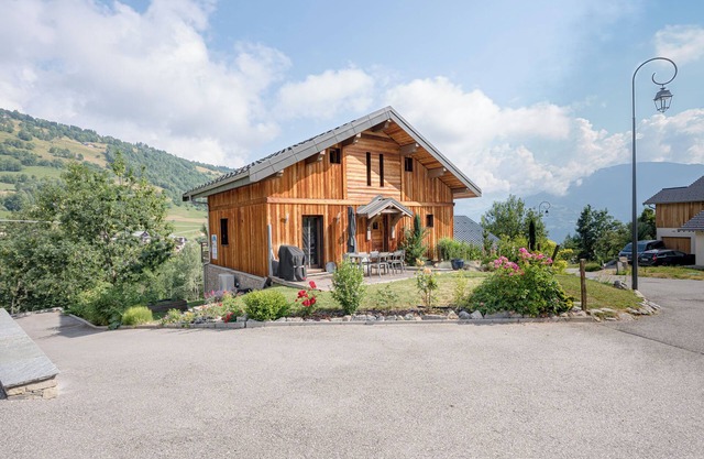 Chalet "Dolyo" with Mountain View, Private Terrace and Wi-Fi