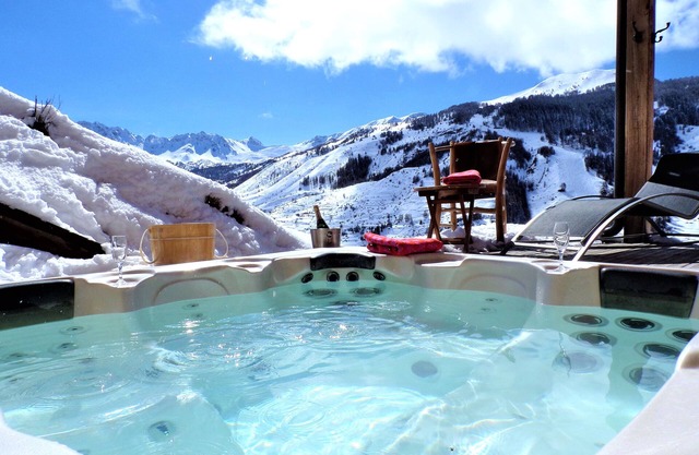 Chalet de prestige 19 people swimming pool jacuzzi sauna and cinema room