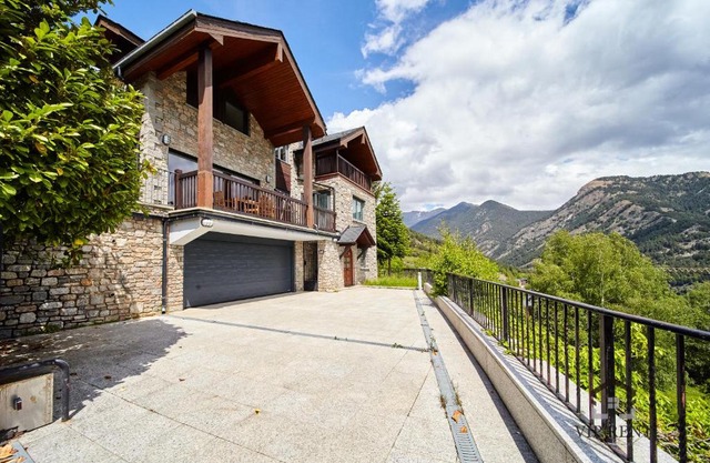 Chalet el Salze lujo con jardin y vistas en la Massana