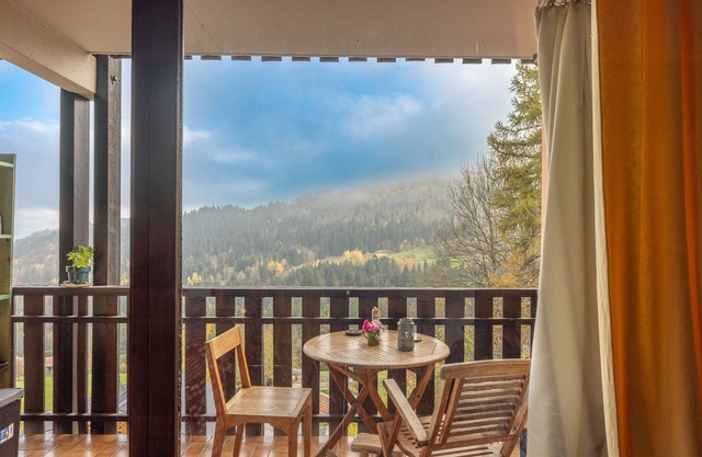 Chalet 'Face Au Mont Blanc, South Facing' with Mountain View, Private Terrace and Wi-Fi