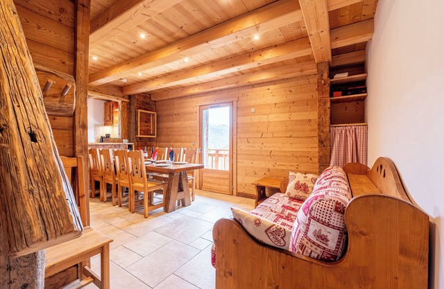 Chalet 'Gite Les Clapières - Petite Partie' with Mountain View, Private Terrace and Shared Garden