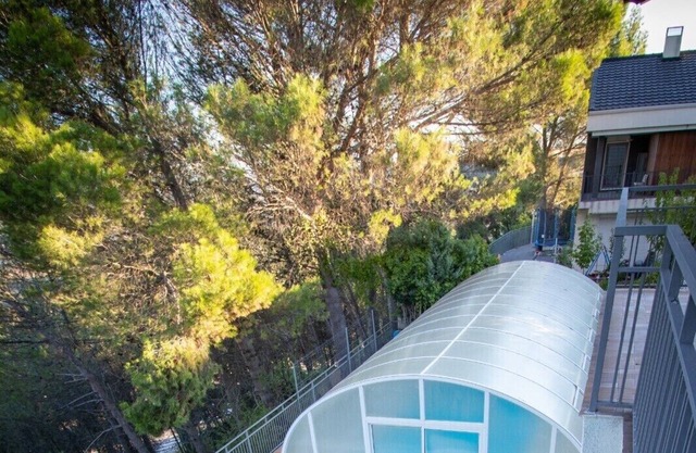 Chalet Independiente con Salón de Juegos y Jacuzzi