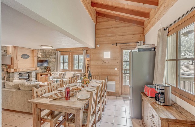 Chalet Joséphine - 108m², 5 Bedrooms, 5 Bathrooms - Ski-in/Ski-out, Jacuzzi, Stunning Views