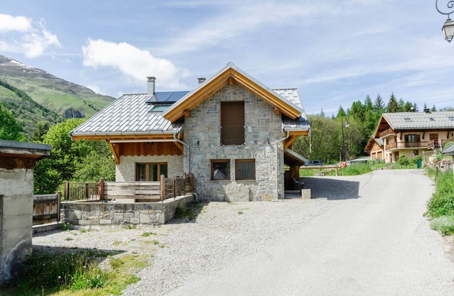 Chalet 'Lamartine' with Mountain View, Private Terrace and Wi-Fi