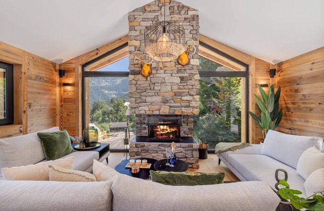 Chalet Le Reve Cinema room Jacuzzi