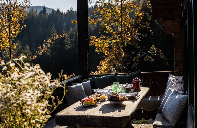 Chalet Leopold - Luxury Alpine Retreat