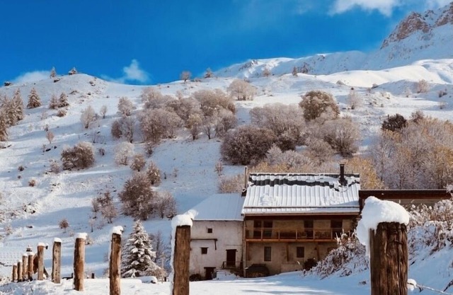Chalet LOUIS and ROSALIE, sleeps 10, VALLOIRE, nature, authenticity, standing.