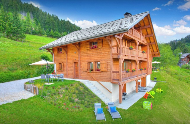 Chalet Lydie Manigod - alpine family stay for 8 - OVO Network