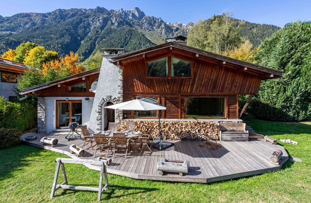 Chalet Martinique - a self catered chalet that sleeps 6 guests in 3 bedrooms