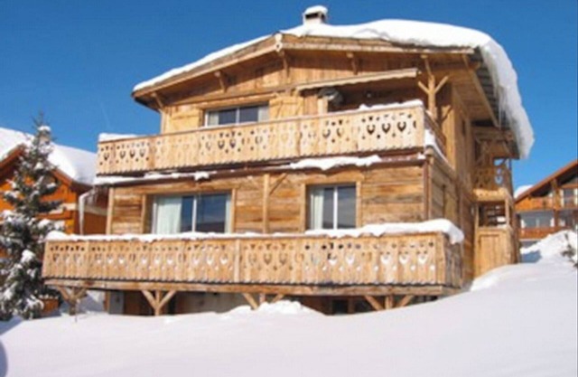 Chalet Maxine* in the heart of the resort close to the slopes