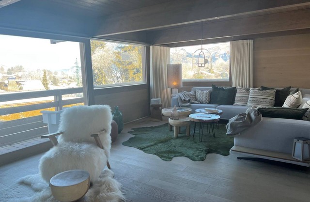 Chalet Megève/Demi-Quartier ski in ski out + indoor pool.