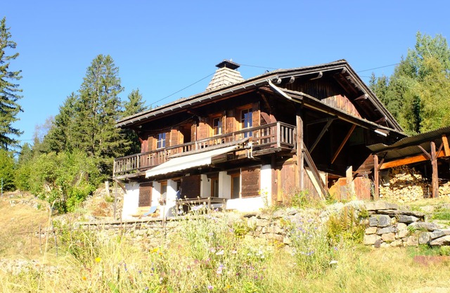 Chalet Nature in the heart of the Aiguilles Rouges nature park