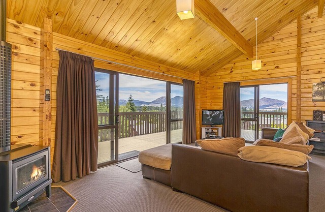 Chalet Oregon - Hanmer Springs Holiday Home