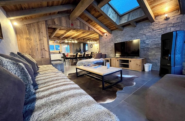 Chalet Polaris - Alpine charm & comfort, 200 metres from the slopes/3 Vallées